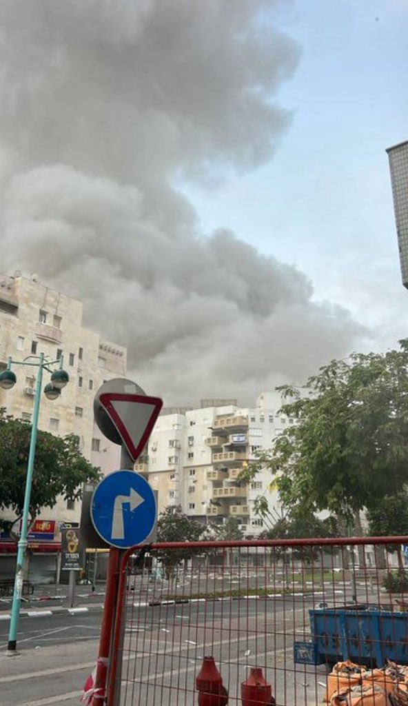 Tragic Death Toll Rises in Be’er Sheva Missile Strike
Four Dead, 22 Injured as Iranian Missile Hits Residential Area