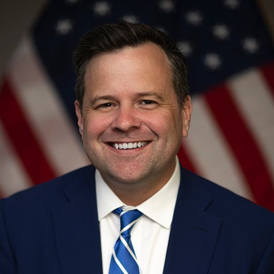 Trump's Housing Director Calls for Powell's Resignation! — Federal Reserve leadership, interest rate reduction, housing market trends