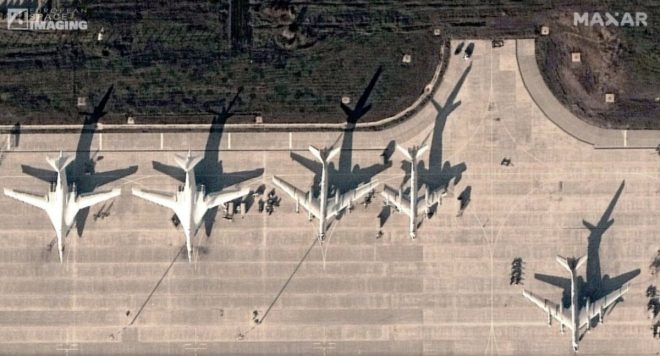 US-Russia Tensions Escalate: Are We on the Brink of Nuclear War? — nuclear conflict analysis, satellite monitoring agreements, strategic bombers visibility 2025