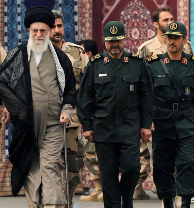 ¿Fue el ataque de Irán a EE.UU. en Qatar un plan maestro? — El conflicto Irán-EE.UU. en Qatar, Estrategias militares de Irán 2025, Tensión geopolítica en el Golfo Pérsico
