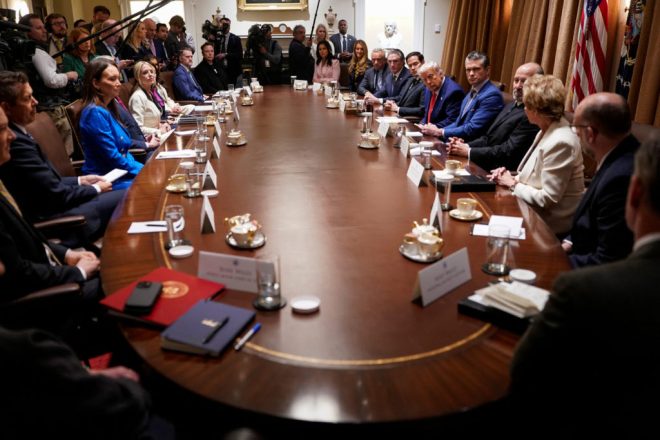 🚨 BREAKING: President Trump to Fire Top Cabinet Members Tomorrow at 11AM! Shocking Announcement Expected. 👀🔥 — President Trump, White House meeting, political event