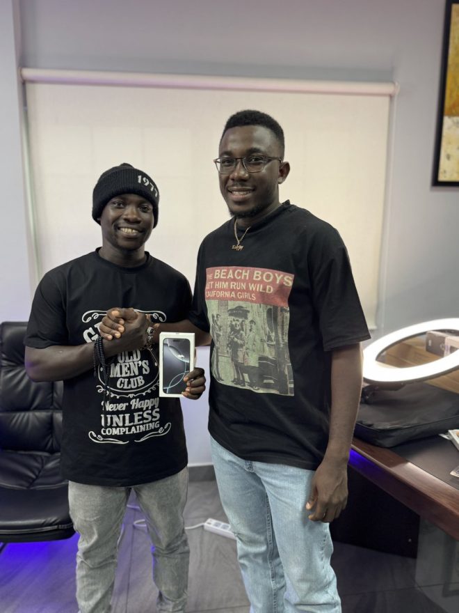 Boss Surprises Employee with iPhone 16 and Cash Package! — iPhone 16 Pro Max surprise gift, corporate investment packages, Dalex Finance news 2025