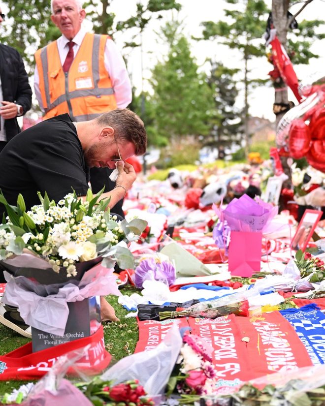 Henderson's Emotional Anfield Visit: A Shocking Tribute? — Jordan Henderson Anfield tribute, Diogo Jota tribute 2025, former Liverpool teammates reunion