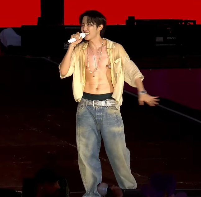 J-Hope Ignites Lollapalooza: A Steamy Crowd Eruption! — J-Hope Lollapalooza Berlin 2025, J-Hope concert crowd reaction, J-Hope performance highlights
