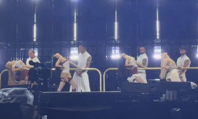 LISA BREAKS BACK on Stage: Fans Divided—Hero or Hazard?
DEADLINEinSeoul_LISA
BLACKPINK_DEADLINE — LISA LIVE PERFORMANCE 2025, LISA DANCE BREAK GO QUEEN, BLACKPINK CONCERT GYOYANG 2025
