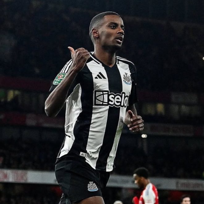 🚨 Liverpool's Shocking Bid for Isak: Newcastle's Dilemma! — Liverpool transfer news, Alexander Isak transfer rumors, Ekitike Liverpool interest