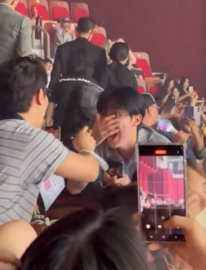 Seungkwan's Shocking Security Stop: What Happened Next? — Seungkwan shy moment, security stop reaction, K-pop fan interaction 2025