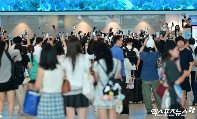 Thousands of Taehyung Fans Swarm Airport: Is It Too Much? — Taehyung fan gathering, Korean idol airport send-off, BTS member overseas debut 2025