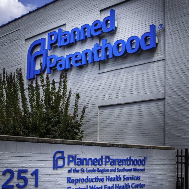 Trump Signs Bill: Planned Parenthood Faces $1B Cut! — abortion funding cuts, Planned Parenthood financial crisis, healthcare facility closures 2025