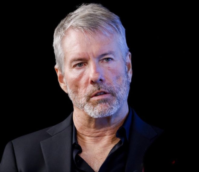 Unbelievable! Michael Saylor's Bitcoin Bet: $30B Profit? — Bitcoin investment strategies, Michael Saylor Bitcoin profit, cryptocurrency market trends 2025