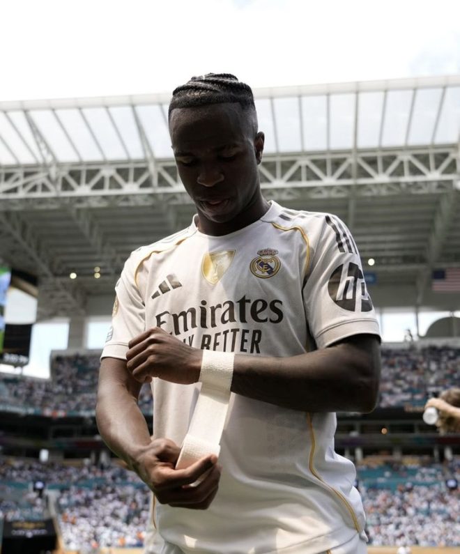 🚨 Vini Jr Shocks Fans: Right Winger Tonight? Controversy! — Vini Jr right winger news, football lineup updates 2025, breaking sports news tonight