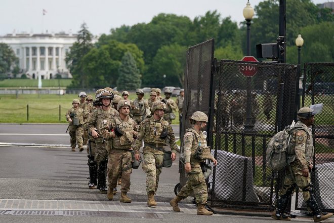 Trump's Shocking Move: 1,000 Guardsmen to D.C.? — National Guard deployment news, Trump Washington DC announcement, 2025 military troop mobilization