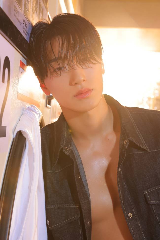 ATEEZ's San Shocks Fans as 'Boys II Planet' Master! —  ATEEZ San news, Boys II Planet updates, K-pop master appearances 2025