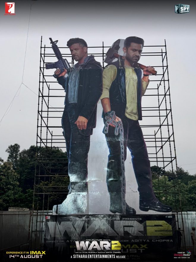 Are Monuments of Mass a New Trend in Fan Festivals?  
WAR2's Pre-Release Event Sparks Controversy!   —  Monumental Fan Experience, War Movie Festival 2025, Epic Pre Release Celebration