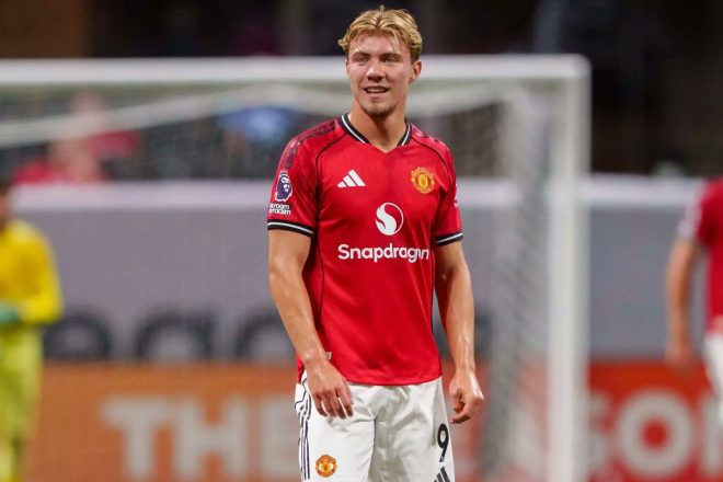 🚨 BREAKING! Hojlund's Omission Sparks Outrage at MUFC! —  Rasmus Hojlund news, Manchester United squad update, Arsenal match preview