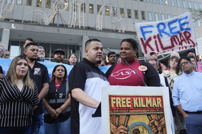BREAKING: Judge Halts Deportation of Salvadoran Alien! —  Immigration policy debate, Federal court ruling impact, Salvadoran asylum cases