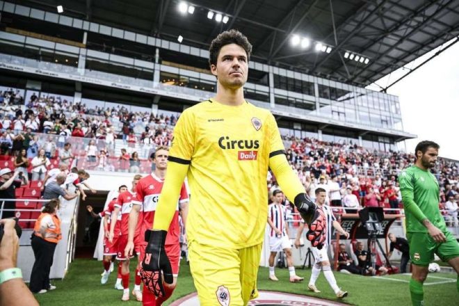 🚨BREAKING: United's Secret Talks with Lammens Spark Controversy! — Senne Lammens transfer news, United FC negotiations update, football club talks 2025