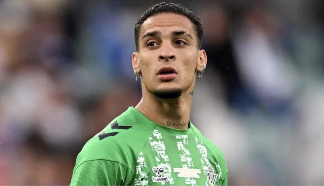Betis Pulls Out: Is Manchester United's Spending Outrageous? — Real Betis transfer news, Manchester United player negotiations, La Liga financial struggles