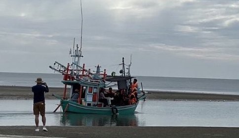 Breaking: Action-Packed Chaos Unfolds on Air Q7 Set!
เสน่หาวาโยคิว7
ฟรีนเบค
FreenBecky — action-packed filming, boat safety precautions, water scene filming 2025