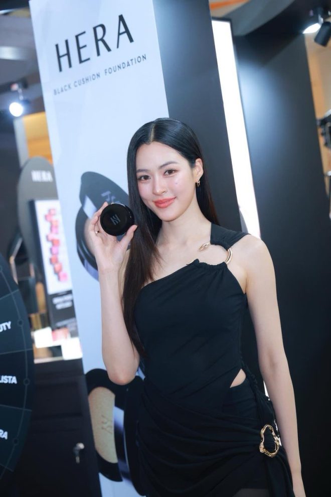 Controversial Glamour: You Ling Ling's Bold HERA Debut! —  Contemporary Seoul Beauty Event, HERA Pop-up Store Experience, Modern Women Confidence Showcase
