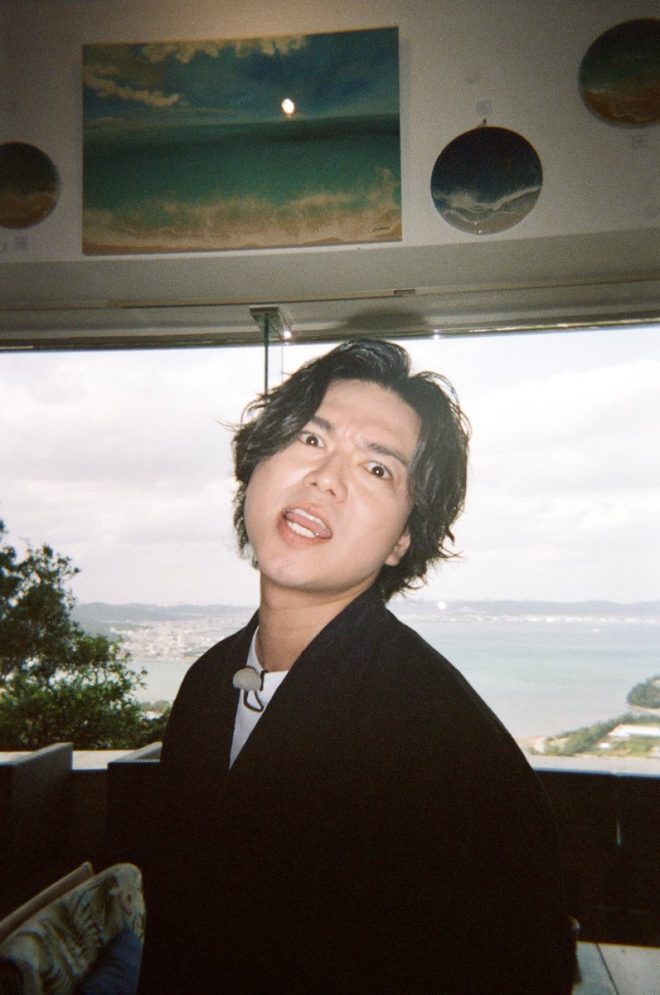 "Controversial Incident Unfolds in Okinawa as NEWS Live Tour 2024 Sparks Outrage - What Really Happened? 🏝️🔫" — 沖縄旅行, オフショット撮影, NEWSライブツアー