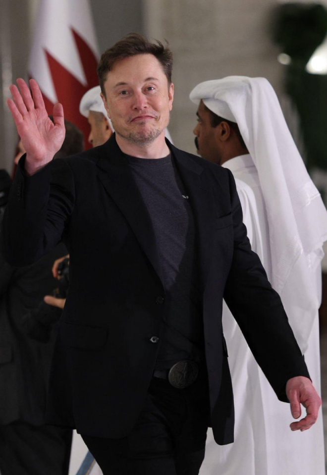 Elon Musk Hits $413B: A Trillionaire by 2027? —  Elon Musk net worth increase, billionaire status update, future trillionaire predictions