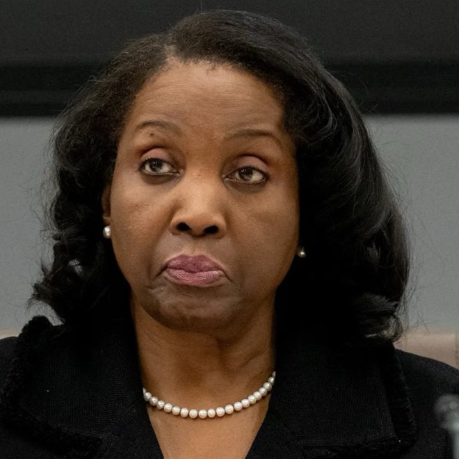 Fed Governor Defies Trump: "I'm Not Going Anywhere!" —  Fed Governor news, Lisa Cook resignation update, Trump administration impact 2025
