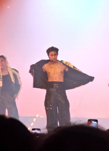 HOLY SHIT: WILLIAM ABS REVEALED! 😱🔥
WILLIAMEST 1ST MOMENT SHOCKS FANS! — William Est Fancon 2025, William JKP moments, William Est reaction