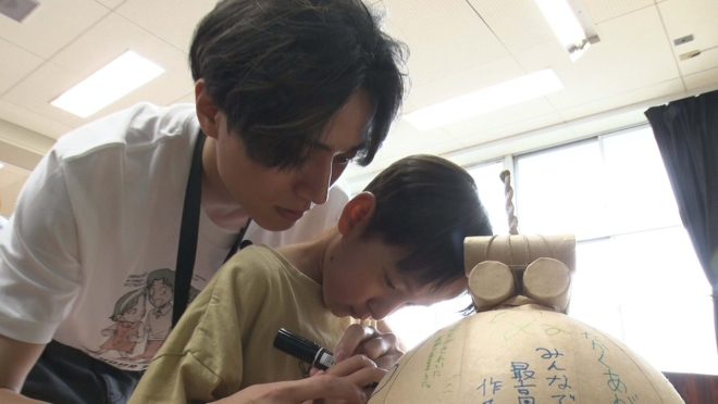 "King & Prince's Eigo Nogose Launches 'Sensational Fireworks' in Collaboration with Children with Visual and Hearing Impairments on 24-Hour TV Broadcast, August 30-31 🎆" — Japanese TV Charity Event, TV Fundraiser, Celebrity Fireworks Display, Inclusive Children's Program, King & Prince Fundraiser, Special Needs Collaboration