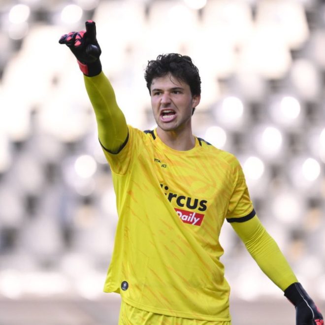 Manchester United's Shocking Final Push for Lammens Deal! — Manchester United transfer news, Senne Lammens Royal Antwerp, Premier League transfer updates 2025
