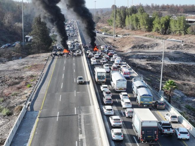 Massive Protests Erupt in Israel: A Call for Change! — Israeli protests 2025, road blockades Israel, prisoner exchange negotiations