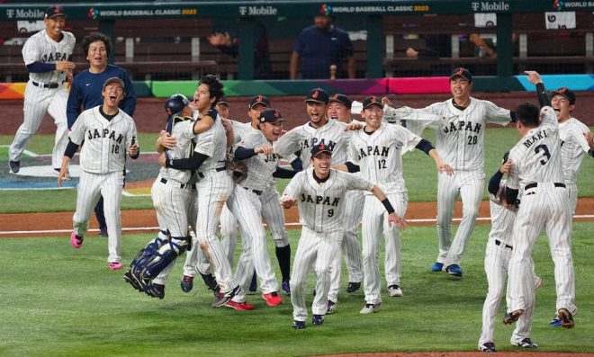 "Netflix shocks the world by securing exclusive rights to broadcast all 47 games of the 2026 WBC, leaving traditional TV networks in the dust!" —  
Netflix exclusive live streaming, WBC 2026
MLB Japan official announcement, high broadcasting fees
Groundbreaking streaming deal for 47 WBC games