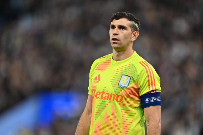 Shock Move: Dibu Martínez Excluded Amid Man United Talks! — Dibu Martínez transfer news, Aston Villa lineup update, Manchester United negotiations 2025