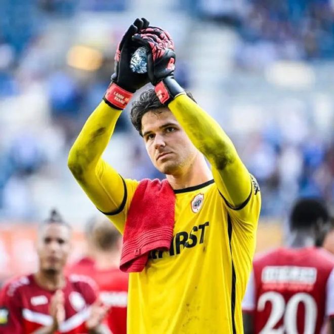 Shock: Senne Lammens benched amid Man United deal? — Senne Lammens transfer news, Manchester United goalkeeper target, Royal Antwerp player negotiations