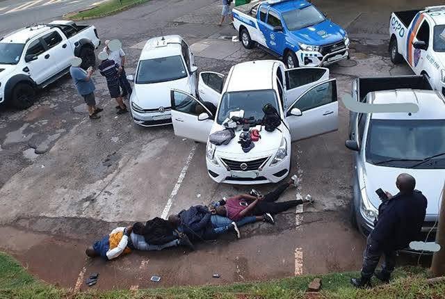 Shocking Car Heist: Taxi Drivers Arrested, Shots Fired! —  breaking crime news, car theft incidents, taxi driver arrests 2025