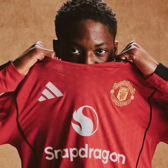 Shocking Drop! Chelsea's Mainoo Price Plummets to £45m? — Kobbie Mainoo transfer news, Chelsea January transfer update, Manchester United player valuation 2025