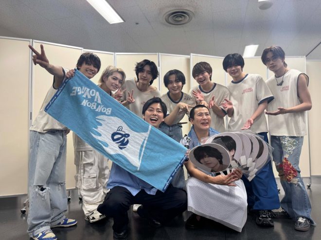 "Shocking Exposé: Cotton Infiltrates Naniwa Boys' Tour Behind the Scenes! From Makeup to Drinks, Revealing All the Secrets! 😱💄🍹 #NaniwaBoys #ReversalBoys" — なにわ男子 舞台裏, 大西流星 メイク, 道枝駿佑 ドリンク