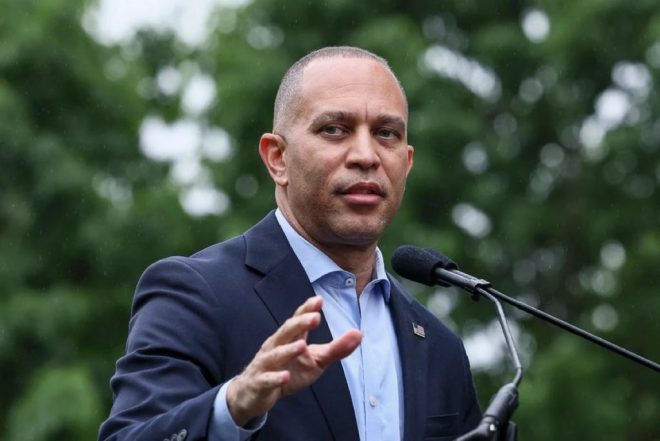 Shocking Leaks: Jeffries Pays Protesters Against DOGE? — Political Scandal 2025, Protest Funding Controversy, Elon Musk and Trump Rally