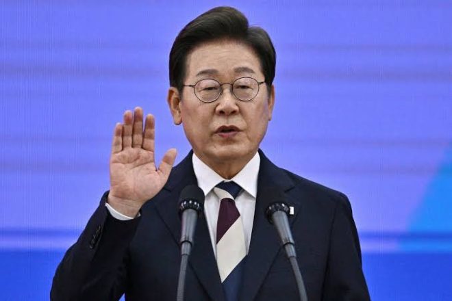 South Korea's President Pushes for More K-Pop Groups Like TWICE! —  K-pop girl groups popularity, South Korean music industry trends, Future of K-pop artists 2025