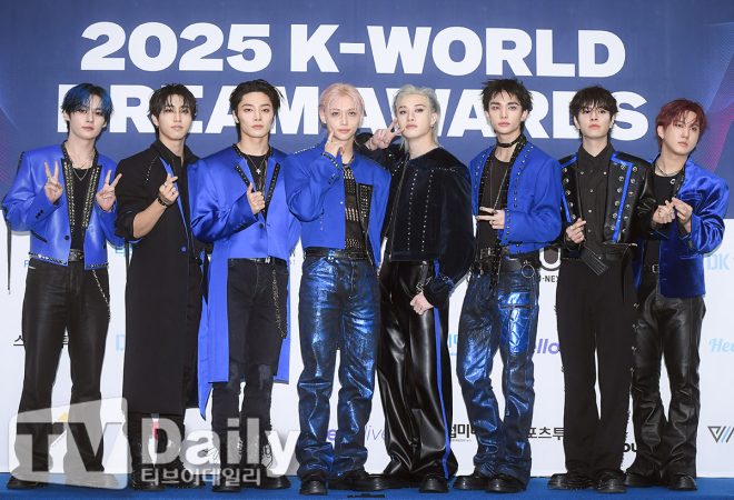 Stray Kids Stun: Controversial Secrets from Blue Carpet! — Red Carpet Event Photos, Celebrities Blue Carpet Moments, 2025 Award Show Photography