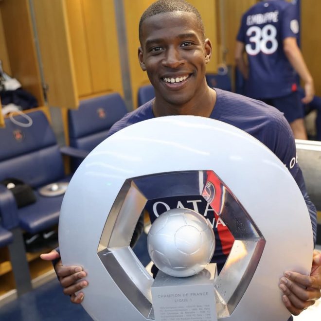 Sunderland's Shocking PSG Signing: Mukiele Says Yes! — Sunderland transfer news, Nordi Mukiele signing update, Paris Saint-Germain player news