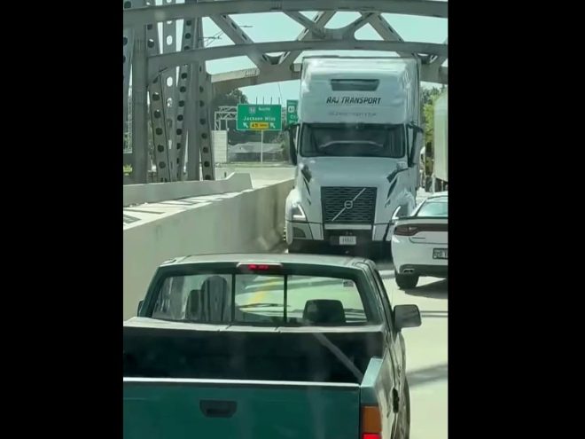 Truck Driver from Raj Transport Defies Logic on I-55! — Truck Accident Interstate 55, Mississippi River Bridge Traffic Incident, Wrong Way Truck Driving News 2025