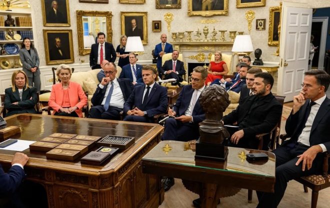 Trump's 2025 Desk Summit: A Controversial World Unity Photo! — Trump world leaders summit 2025, historic global diplomacy image, best political meeting photograph 2025