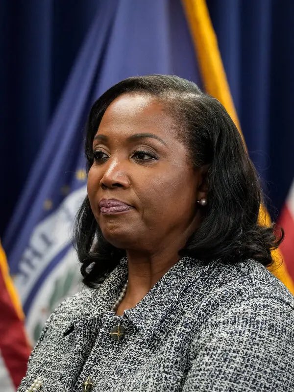 Trump's Bold Move: Fed Governor Fights Back! —  Federal Reserve news, Lisa Cook statement Trump, U.S. economy updates 2025