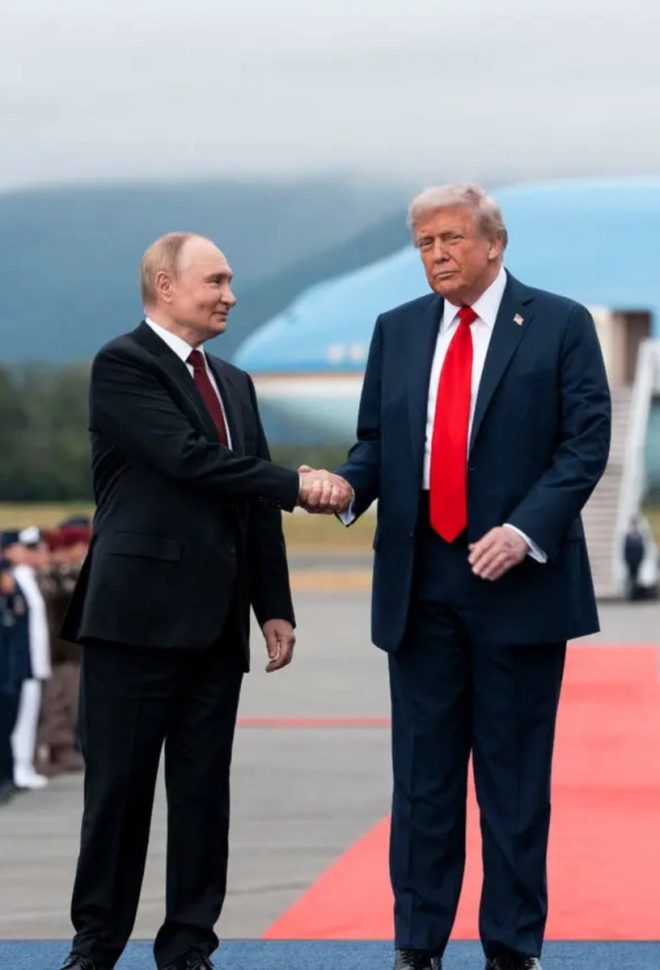 Trump's Bold Move: Peace Talks with Putin & Zelenskyy? —  Trump Putin meeting news, Zelenskyy peace talks update, international diplomacy 2025