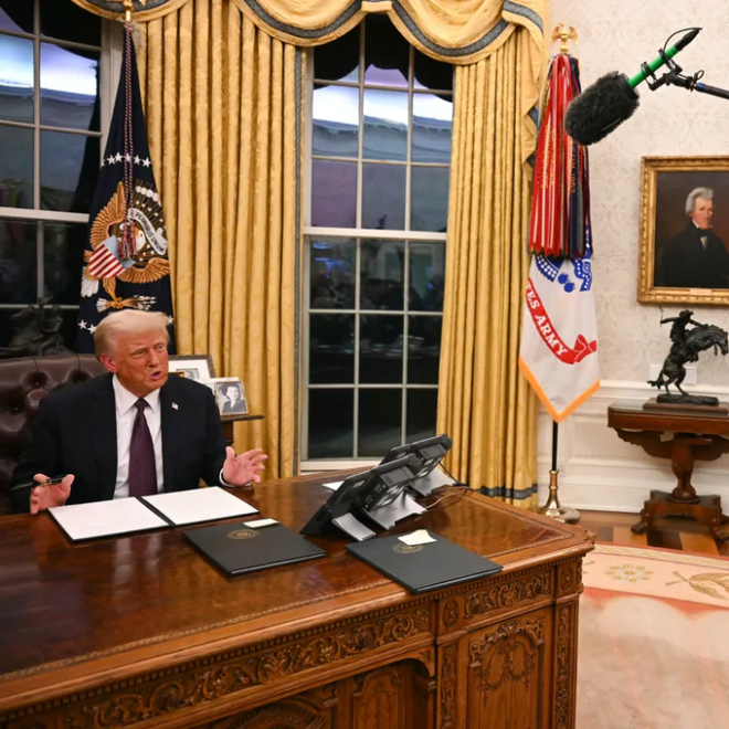 Trump's Mysterious Oval Office Address: What’s at Stake? — Trump Oval Office announcement, Presidential address news, Breaking political updates