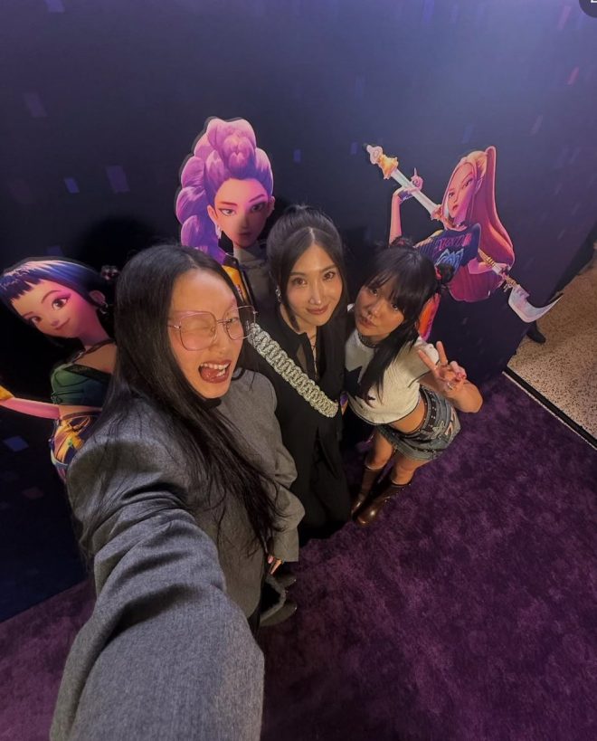 Who Will Accept Awards: Real Stars or Holograms? — virtual award presenters, 2025 music award holograms, live performances at award shows