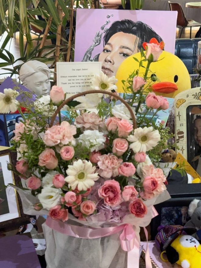 "Тайна букета для Чимина: слова поддержки от фанбаз России и Казахстана 🌸✨" — Фан-база Чимина, Поддержка Чимина, Любовь к Чимину