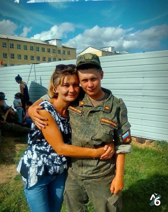 Тайна на кладбище: мать и её герой-сын — женщина скончалась на кладбище, война в Украине 2025, Максим Шарыпова могила