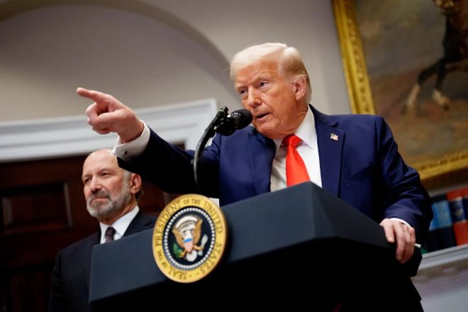 Trump's Oval Office Surprise: What Could He Reveal Today? — Breaking news Trump announcement, Oval Office live updates, President Trump speech today 2025